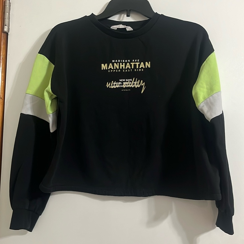 H&M Girls pullover sweatshirt size 16/18 Black with gold and white writing